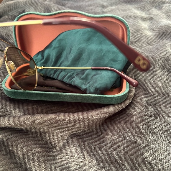 D&G Unisex Sunglasses ( like super new) - Picture 2 of 3